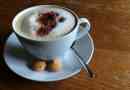Hur man gör en hemlagad cappuccino utan maskin
