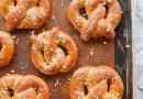 Hur man gör mjuka pretzels från grunden