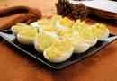 Hur man gör tuna deviled eggs - enkelt recept