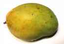Hur man skalar och skär en mango på rätt sätt