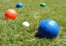 Hur man spelar boccia ball on grass