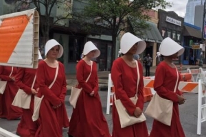 Diy handmaid's tale kostym för halloween