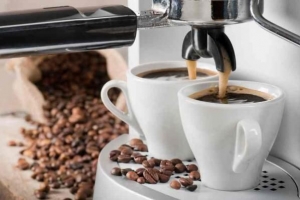 Hur rengör du en kaffebryggare med vinäger