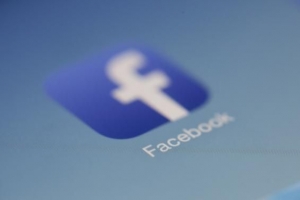 Hur föreslår facebook vänner om du inte har några gemensamma vänner