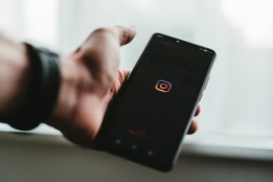 Hur man chattar privat på instagram