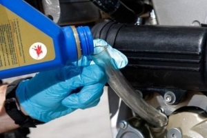 Hur man kontrollerar motorcykelns oljenivå