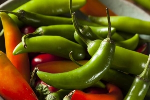 Hur man skär en serrano-peppar