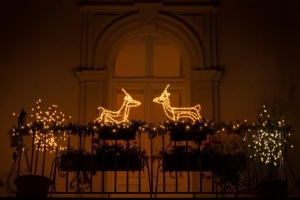 Hur man dekorerar en balkong till jul