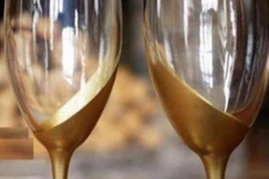 Hur man dekorerar vinglas och champagneflöjter till jul