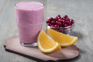 Hur man gör en tranbärsmilkshake