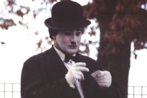 Hur man gör en diy charlie chaplin-dräkt