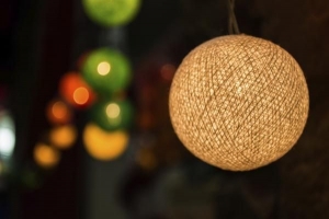 Hur man gör en lampskärm med avfallsmaterial