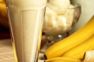Hur man gör en havregrynsgröt och banansmoothie