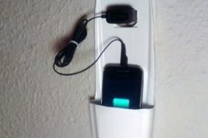 Hur man gör en telefonhållare av en lotionflaska