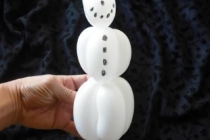 Hur man gör en snögubbe med ballonger