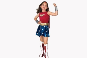 Hur man gör en wonder woman-dräkt för en liten flicka