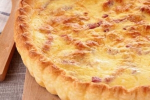 Hur man gör en enkel skinka- och ostquiche
