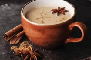 Hur man gör ett indiskt masala chai-te från grunden