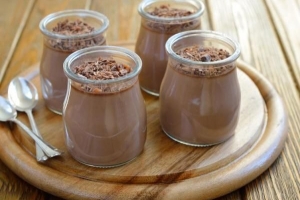 Hur man gör chokladyoghurt utan maskin