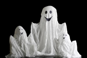 Hur man gör ghost halloween-dekorationer