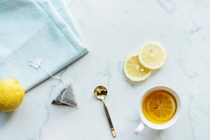 Hur man gör ingefära, citron och kanel te för viktminskning