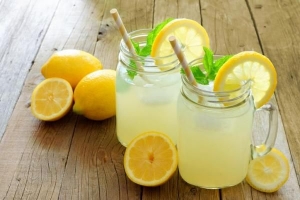 Hur man gör hälsosam hemlagad lemonad