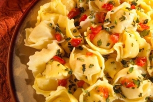 Hur man gör hemmagjord tortellinipasta