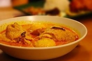 Hur man gör indisk kycklingcurry för småbarn