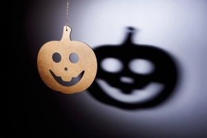 Hur man gör återvunna och billiga halloween-dekorationer
