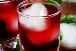 Hur man gör ribena-juice av frukten