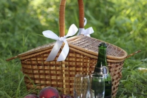 Hur man packar en romantisk picknickkorg