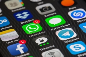 Hur man fäster ett meddelande på telegram