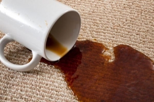 Hur man tar bort kaffefläckar från mattan