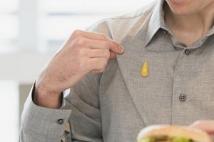 Hur man tar bort oljefläckar från kläder