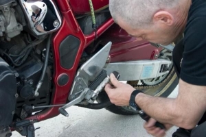 Hur man tar bort katalysatorn från en motorcykel