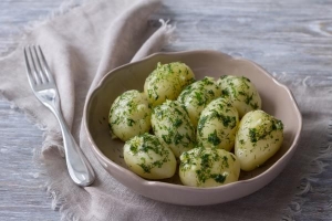 Hur man ångar potatis utan ångkokare