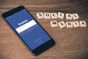 Hur man slutar förfölja ditt ex på sociala medier
