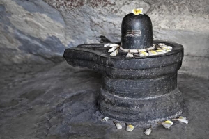 Hur man dyrkar shiva lingam hemma