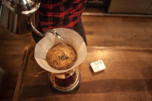 Är det dåligt för dig att värma kaffe i mikrovågsugnen?