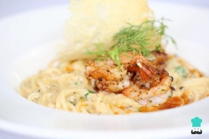 Olivträdgårdskyckling och räkor carbonara recept