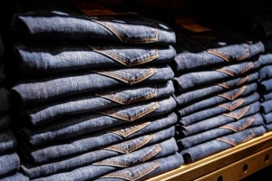 Ta bort oljefläckar från jeans