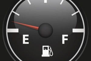 Varför har min bränslemätare fastnat på tom