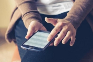 Varför överhettas min telefon så snabbt